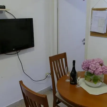 Wild Orange- One Bedroom With Terrace Apartman