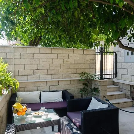 Apartman Wild Orange- One Bedroom With Terrace