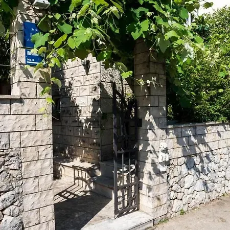 Wild Orange- One Bedroom With Terrace Apartman