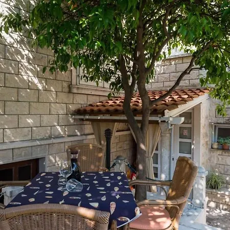 Wild Orange- One Bedroom With Terrace Appartement