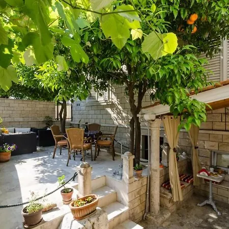 Wild Orange- One Bedroom With Terrace Appartement