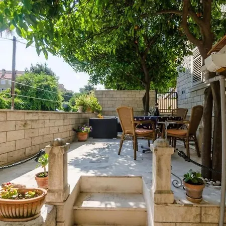 Appartement Wild Orange- One Bedroom With Terrace